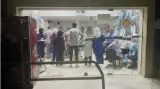 مرتفق يعتدي بوحشية على طبيب مداوم ويصيبه بكسور في الوجه والعين